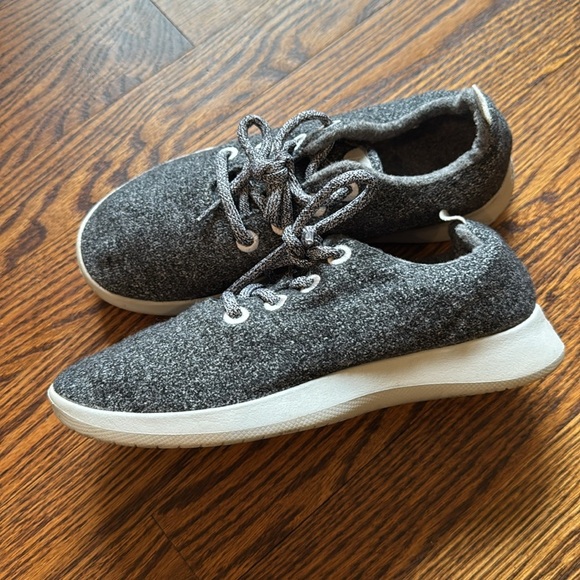 Allbirds The Original Gray Wool Runners. Lace up. Size 8. - Picture 4 of 7
